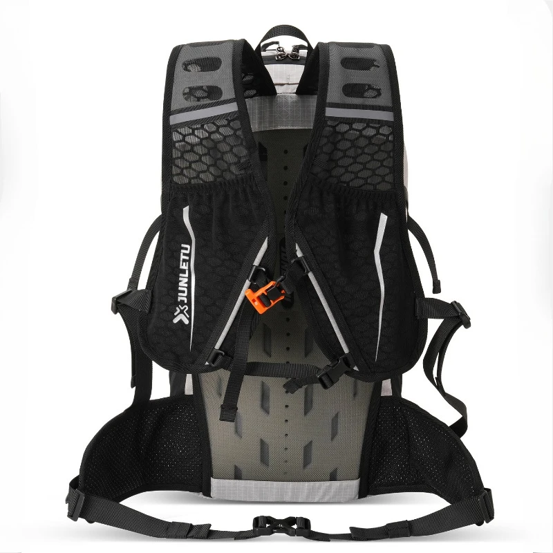 กระเป๋าเป้สะพายหลังเดินป่ากลาง - Cycling Commuter Backpack บทวิจารณ์และราคา